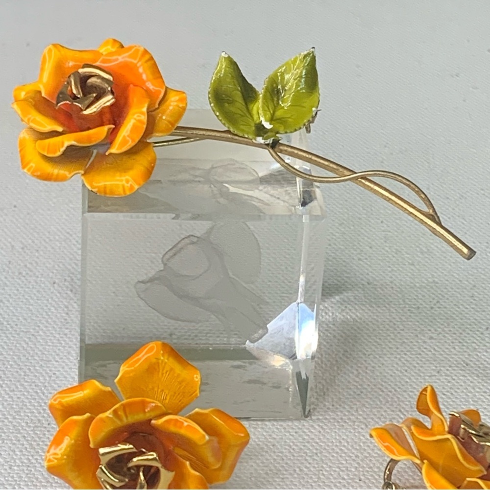 Retro Flower Power Enamel Brooch Pin and Clip Earrings Set Orange & Gold Floral - Picture 12 of 15